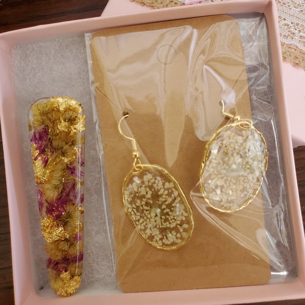 Pressed Flower Earrings & Hair Clip NIB